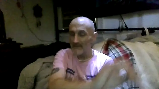 Snapshot of LayingRealism chatting on April 21, 2026, 10:45 pm LayingRealism online show from April 21, 2026, 10:45 pm