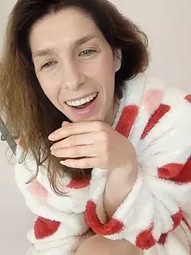 YourSuperModel online show from April 8, 2026, 11:32 am