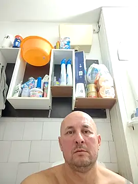 Snapshot of intx800 chatting on December 3, 2025, 3:21 pm intx800 online show from December 3, 2025, 3:21 pm