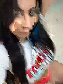 Snapshot of ValenSuarez25 chatting on July 2, 2026, 7:53 pm ValenSuarez25 online show from July 2, 2026, 7:53 pm
