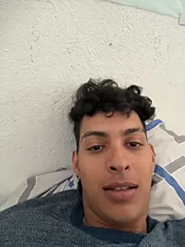Snapshot of ValenSuarez25 chatting on July 20, 2026, 3:36 pm ValenSuarez25 online show from July 20, 2026, 3:36 pm
