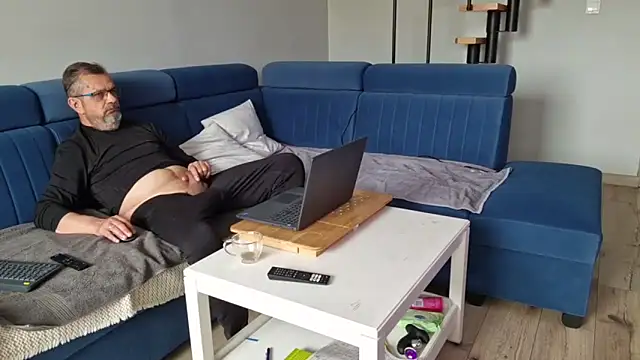 Snapshot of axecoman60 chatting on March 13, 2025, 9:10 am axecoman60 online show from March 13, 2025, 9:10 am