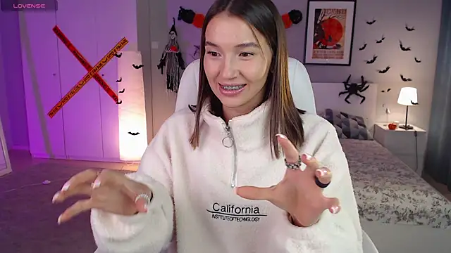 Snapshot of Bellla_Haddid chatting on October 24, 2025, 1:46 am Bellla Haddid online show from October 24, 2025, 1:46 am