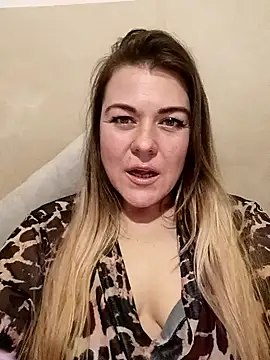 LunikaLunaX online show from February 7, 2025, 9:15 pm