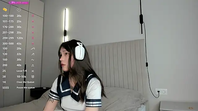 Snapshot of Dark_Ester chatting on February 25, 2026, 8:35 am Dark Ester online show from February 25, 2026, 8:35 am