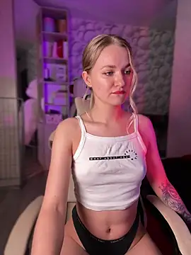 Snapshot of Devill_Angel_ chatting on February 7, 2025, 7:49 pm Devill Angel online show from February 7, 2025, 7:49 pm