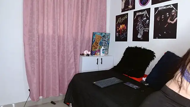 scarlett  morgan online show from December 20, 2025, 12:56 pm