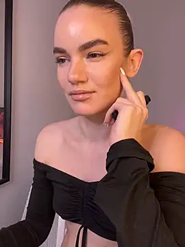 Heidi11 online show from December 28, 2024, 7:43 pm