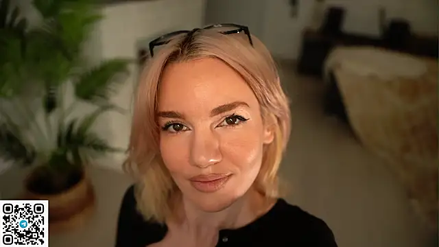 Heidi11 online show from March 26, 2026, 2:22 pm