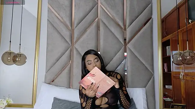 Snapshot of Lola_King chatting on October 2, 2025, 7:21 pm Lola King online show from October 2, 2025, 7:21 pm