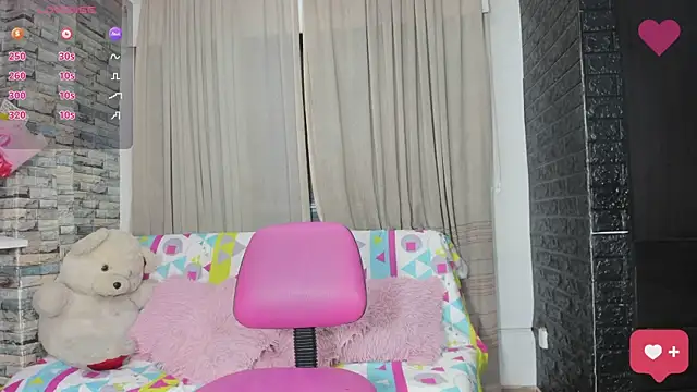 Snapshot of kitty_queen10 chatting on January 15, 2025, 6:54 am kitty queen10 online show from January 15, 2025, 6:54 am