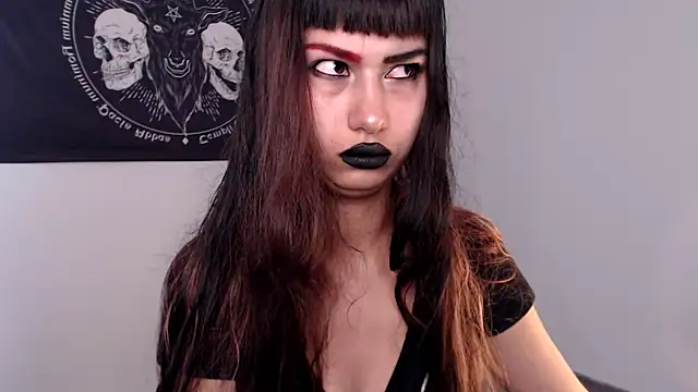 Snapshot of Little-Lucifer chatting on November 6, 2025, 8:21 pm Little-Lucifer online show from November 6, 2025, 8:21 pm