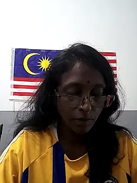 Snapshot of mamakarma1403 chatting on October 25, 2025, 4:09 am mamakarma1403 online show from October 25, 2025, 4:09 am