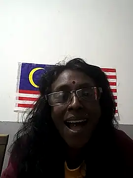 Snapshot of mamakarma1403 chatting on October 25, 2025, 4:13 pm mamakarma1403 online show from October 25, 2025, 4:13 pm