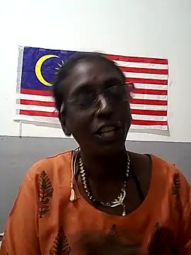 Snapshot of mamakarma1403 chatting on November 11, 2025, 3:56 pm mamakarma1403 online show from November 11, 2025, 3:56 pm