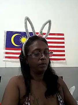 Snapshot of mamakarma1403 chatting on November 18, 2025, 2:17 am mamakarma1403 online show from November 18, 2025, 2:17 am