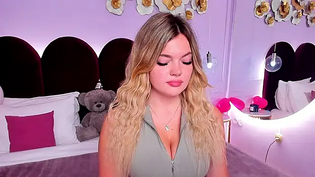 ZaraBloom online show from November 18, 2025, 3:23 am