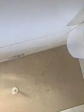 Snapshot of Vih222 chatting on February 22, 2025, 7:25 pm Vih222 online show from February 22, 2025, 7:25 pm