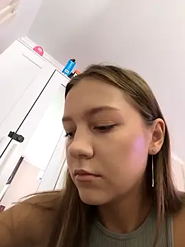 Snapshot of AliceBrayan chatting on September 18, 2025, 5:09 am AliceBrayan online show from September 18, 2025, 5:09 am