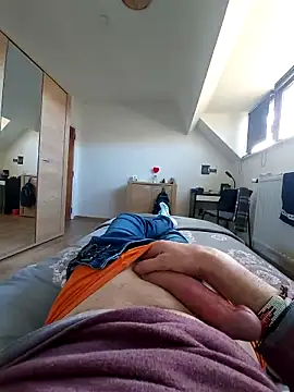 pascalino100 online show from March 18, 2025, 10:25 am