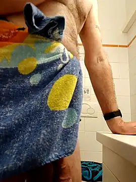 pascalino100 online show from April 8, 2026, 6:02 am