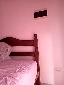 Snapshot of Loliluz_2095 chatting on March 27, 2026, 7:35 pm Loliluz 2095 online show from March 27, 2026, 7:35 pm