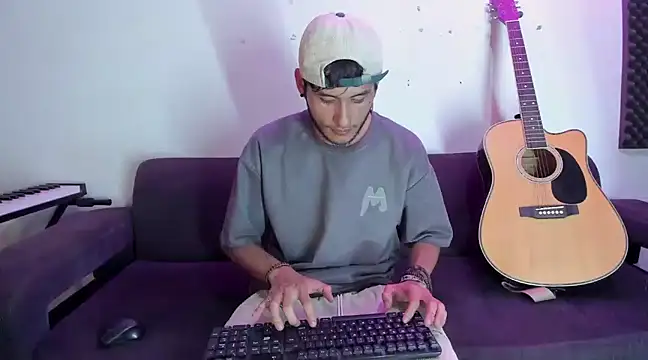 Henrikk senn online show from December 14, 2024, 2:56 am