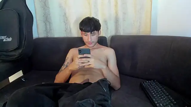 Henrikk senn online show from October 15, 2025, 9:48 pm