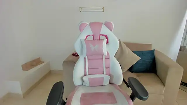 Snapshot of Charlotte_cowell_sub1_ chatting on September 15, 2025, 6:08 pm Charlotte cowell sub1 online show from September 15, 2025, 6:08 pm