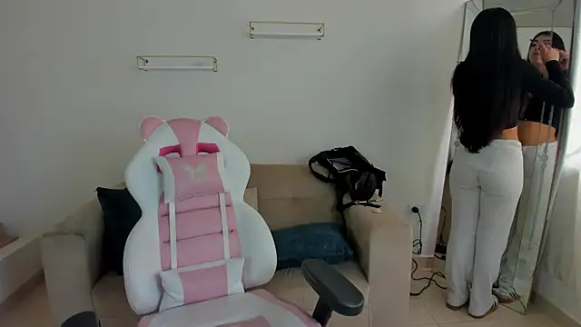 Snapshot of Charlotte_cowell_sub1_ chatting on October 28, 2025, 3:36 pm Charlotte cowell sub1 online show from October 28, 2025, 3:36 pm