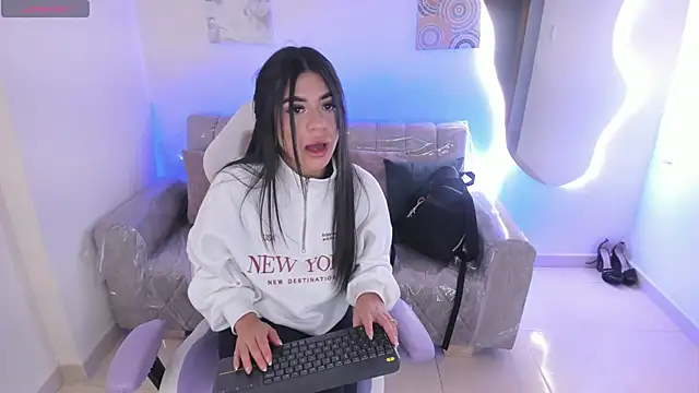 Snapshot of Charlotte_cowell_sub1_ chatting on December 1, 2025, 6:02 pm Charlotte cowell sub1 online show from December 1, 2025, 6:02 pm