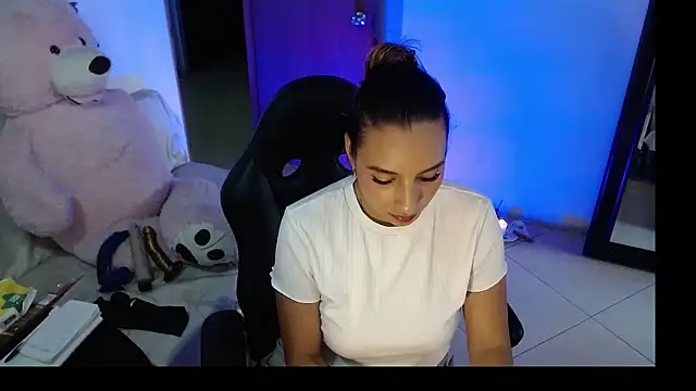 Snapshot of mykaelahoney chatting on May 7, 2026, 7:08 pm mykaelahoney online show from May 7, 2026, 7:08 pm
