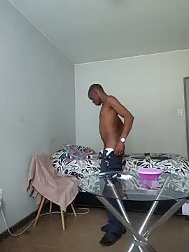 Snapshot of Userio072 chatting on February 6, 2025, 2:15 pm Userio072 online show from February 6, 2025, 2:15 pm