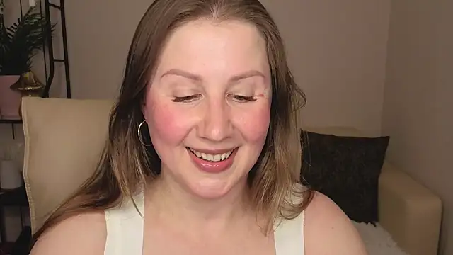 Snapshot of Helens_love chatting on May 19, 2026, 9:26 am Helens love online show from May 19, 2026, 9:26 am