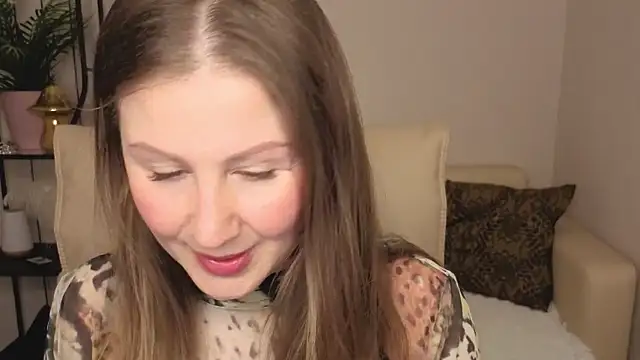 Snapshot of Helens_love chatting on May 21, 2026, 2:18 am Helens love online show from May 21, 2026, 2:18 am