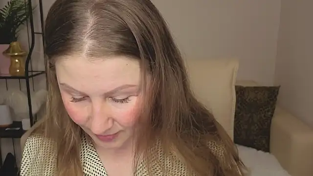 Snapshot of Helens_love chatting on June 6, 2026, 1:54 am Helens love online show from June 6, 2026, 1:54 am