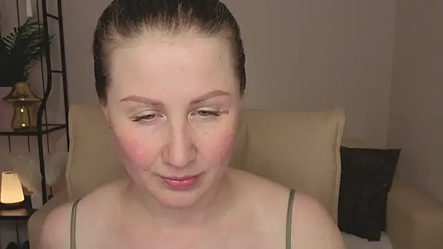 Snapshot of Helens_love chatting on June 7, 2026, 5:22 am Helens love online show from June 7, 2026, 5:22 am