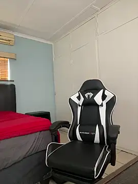 Snapshot of Candy_Love_18 chatting on September 9, 2025, 7:19 am Candy Love 18 online show from September 9, 2025, 7:19 am