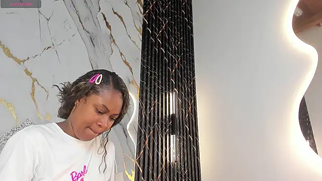 Snapshot of ebony_hot1 chatting on October 22, 2025, 2:17 pm ebony hot1 online show from October 22, 2025, 2:17 pm