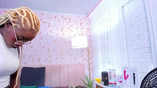 amber-hill online show from December 18, 2025, 6:58 pm