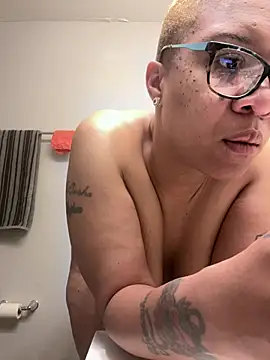 SexyHoneyRedd online show from March 25, 2026, 10:21 am