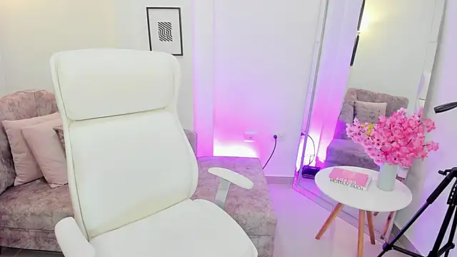 naomii campbell  online show from November 5, 2025, 7:47 pm