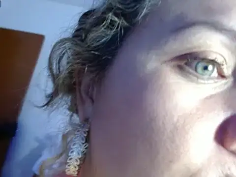 helenca43 online show from February 17, 2025, 3:15 am