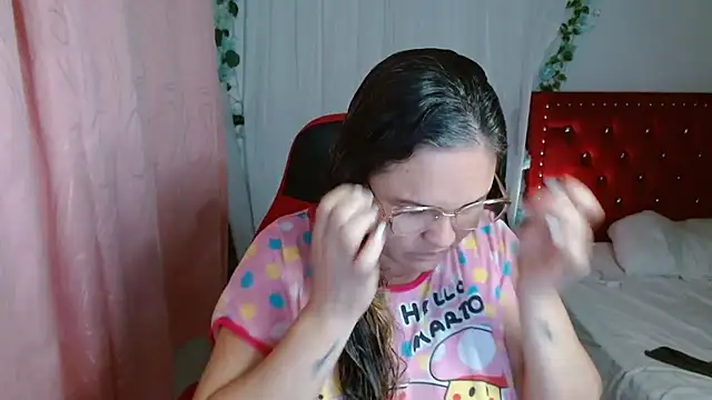 helenca43 online show from November 4, 2025, 9:19 am