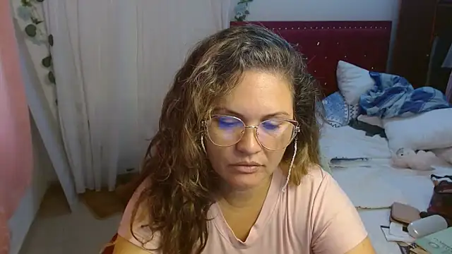 helenca43 online show from November 6, 2025, 12:06 pm