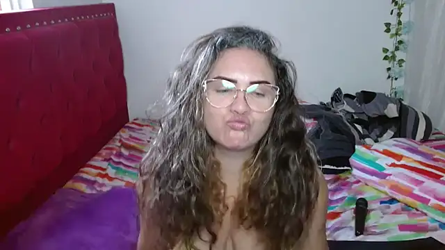 helenca43 online show from February 25, 2026, 10:19 pm