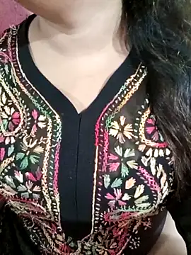 Snapshot of Beautyy38 chatting on October 25, 2025, 3:36 am Beautyy38 online show from October 25, 2025, 3:36 am