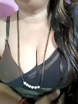 Snapshot of Beautyy38 chatting on November 16, 2025, 3:23 am Beautyy38 online show from November 16, 2025, 3:23 am