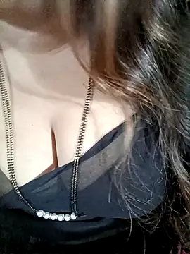 Snapshot of Beautyy38 chatting on November 17, 2025, 3:23 am Beautyy38 online show from November 17, 2025, 3:23 am