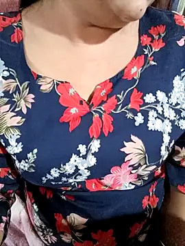 Snapshot of Beautyy38 chatting on November 18, 2025, 3:12 am Beautyy38 online show from November 18, 2025, 3:12 am